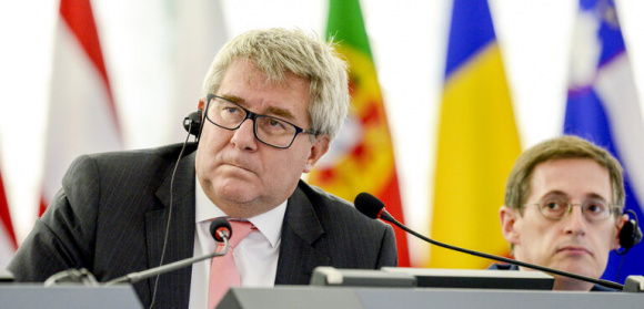 Ryszard Czarnecki o pakcie migracyjnym: Bardzo dziwnie pojęta, 