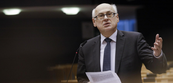 Zdzisław Krasnodębski pyta o realizację zobowiązań UE do dostarczenia Ukrainie amunicji artyleryjskiej