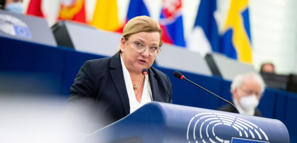 Beata Kempa: „Potrzebujemy surowszych kar dla handlarzy ludźmi”